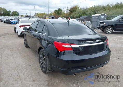 2013 Chrysler 200 Touring z USA, uszkodzony, nr VIN 1C3CCBBG2DN744609